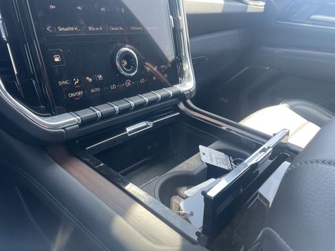 Used 2025 GMC Yukon XL Denali AWD/4WD image 20
