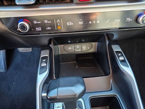 Used 2024 Kia Sorento S image 24