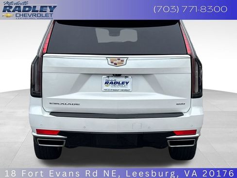 Used 2023 Cadillac Escalade Premium Luxury AWD/4WD image 4