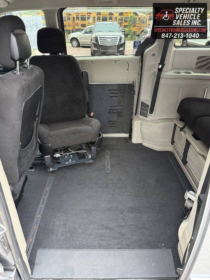 Used 2013 Dodge Grand Caravan SXT FWD image 29