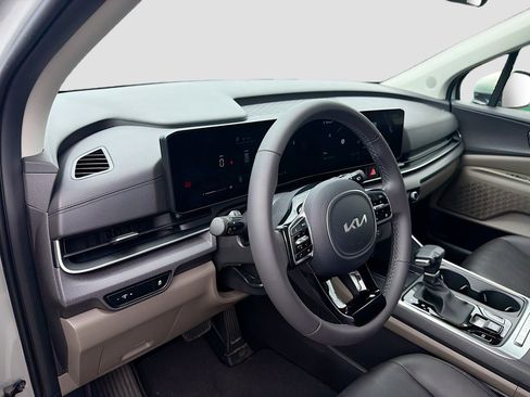 Used 2025 Kia Carnival EX FWD image 28