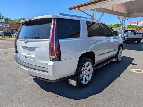 Used 2016 Cadillac Escalade Premium AWD/4WD image 7
