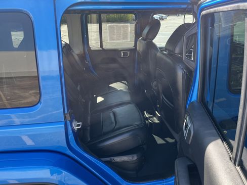 Used 2022 Jeep Wrangler Unlimited Sahara w/ Cold Weather Group image 12