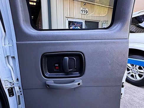 Used 2016 Chevrolet Express 3500 LS RWD image 33