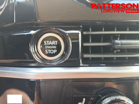 Used 2024 Nissan Pathfinder SV FWD image 9