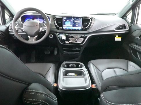 New 2027 Chrysler Pacifica Select FWD image 9