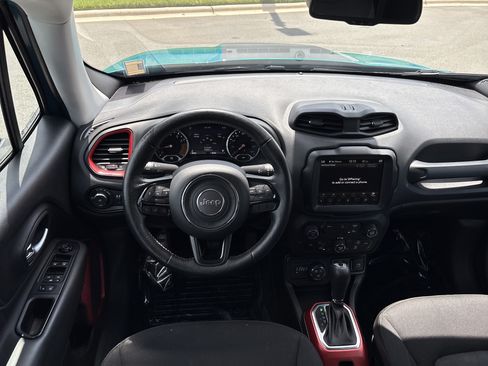 Certified 2022 Jeep Renegade Trailhawk AWD/4WD image 19