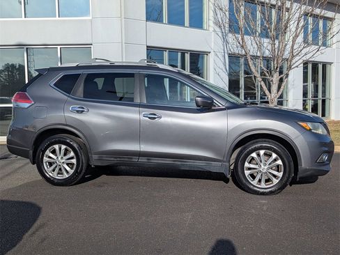 Used 2014 Nissan Rogue SV w/ SV Premium Package image 3