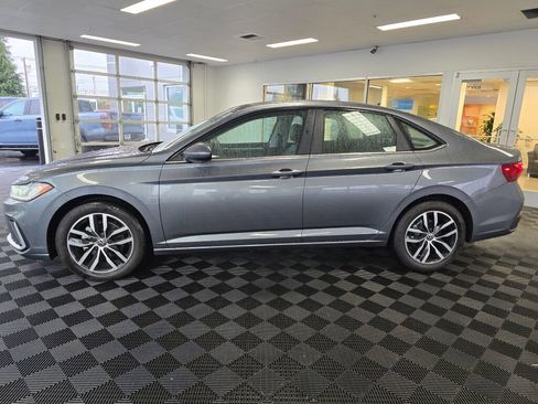 New 2025 Volkswagen Jetta SE image 7