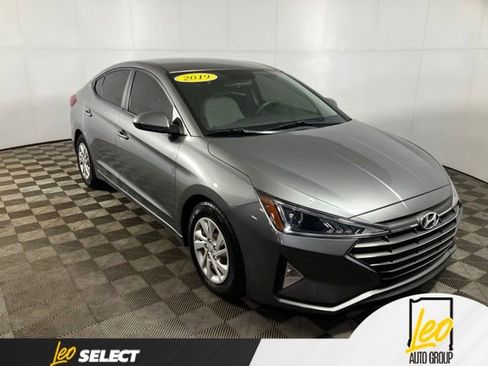 Used 2019 Hyundai Elantra SE FWD image 19