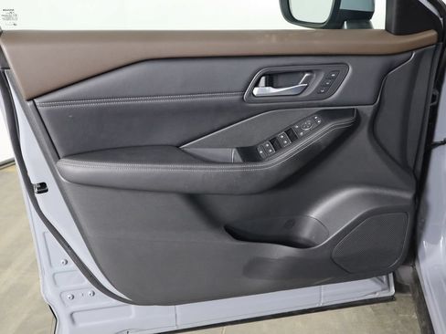 Used 2022 Nissan Rogue SL w/ SL Premium Package FWD image 18