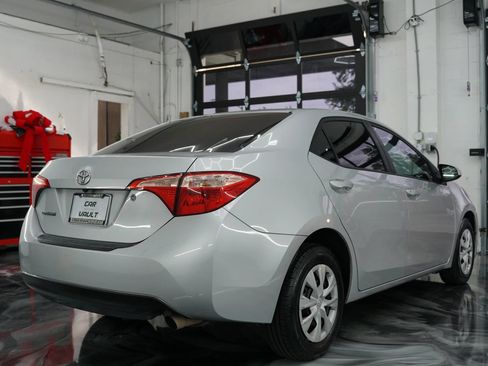 Used 2017 Toyota Corolla SE FWD image 9