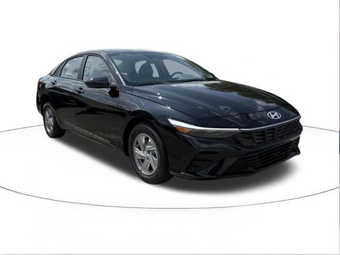 New 2026 Hyundai Elantra SE FWD image 1