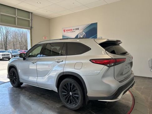Used 2023 Toyota Highlander XSE image 4