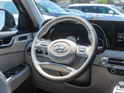 Certified 2023 Hyundai Palisade Calligraphy FWD image 19