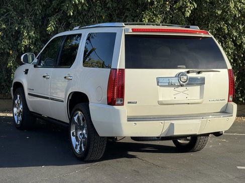 Used 2009 Cadillac Escalade AWD image 5