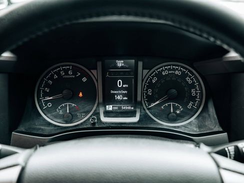 Used 2020 Toyota Tacoma TRD Off-Road w/ TRD Premium Off Road Package AWD/4WD image 34