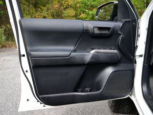 Used 2020 Toyota Tacoma TRD Sport image 28