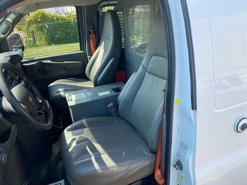 Used 2015 Chevrolet Express 2500 image 15