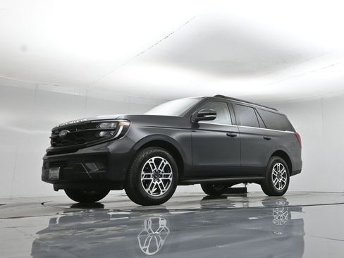 Used 2025 Ford Expedition Active image 50