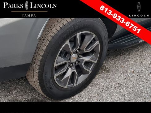 Used 2024 Chevrolet Suburban LT w/ Luxury Package image 12