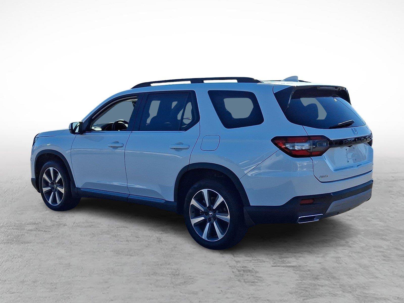 Used 2025 Honda Pilot Elite image 4