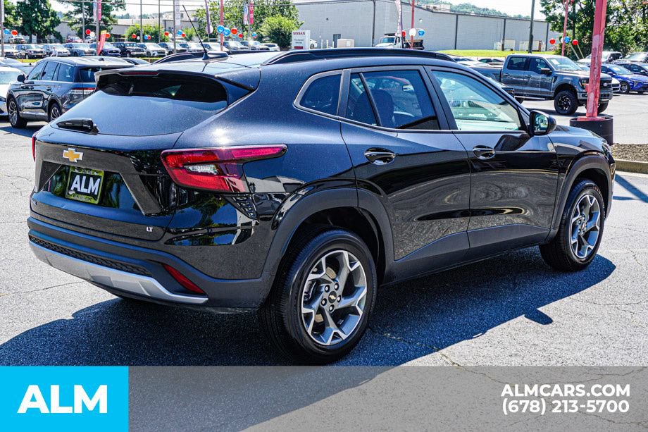 Used 2025 Chevrolet Trax LT FWD image 5