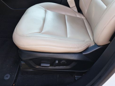 Used 2020 Ford Explorer XLT w/ Equipment Group 202A image 15