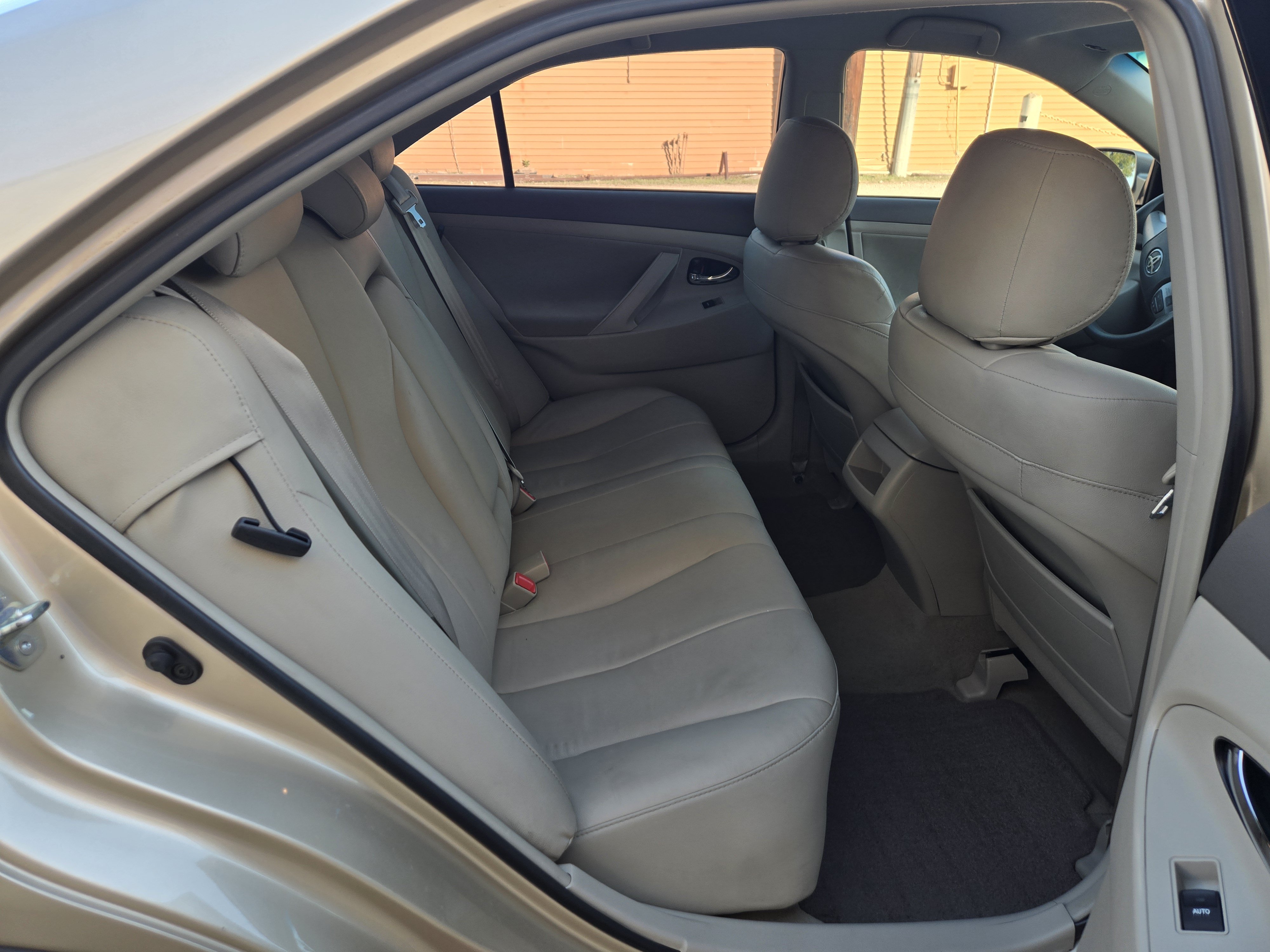 Used 2011 Toyota Camry LE w/ LE Extra-Value Pkg FWD image 11