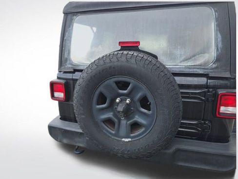 Used 2018 Jeep Wrangler Unlimited Sport image 7