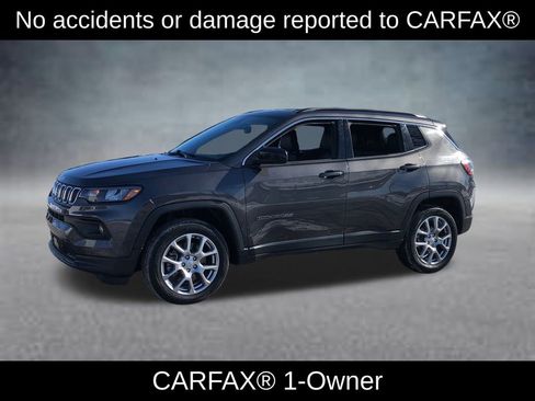 Used 2023 Jeep Compass Latitude image 2