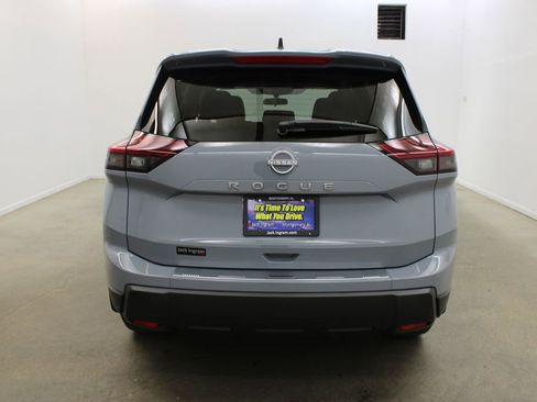 New 2026 Nissan Rogue SV FWD image 4