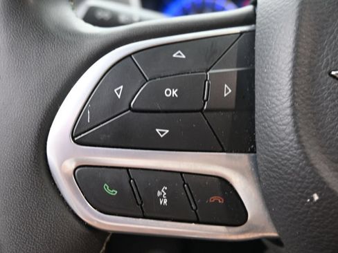 Used 2023 Chrysler Pacifica Touring-L FWD image 22