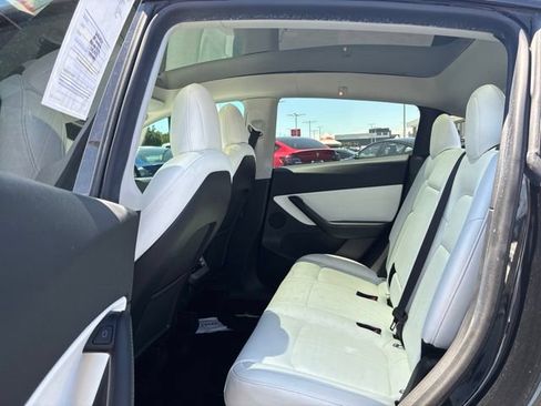 Used 2021 Tesla Model Y Long Range AWD/4WD image 17