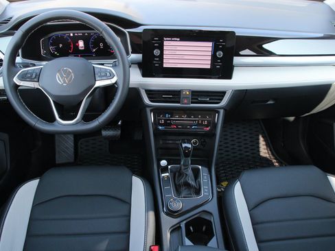 Used 2025 Volkswagen Taos SEL AWD/4WD image 14