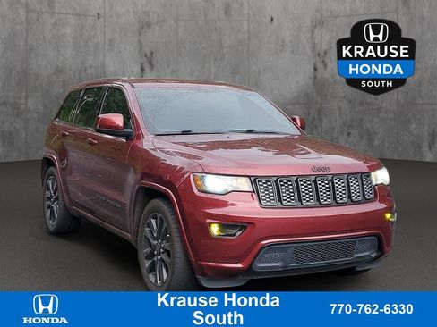 Used 2017 Jeep Grand Cherokee Altitude RWD image 1