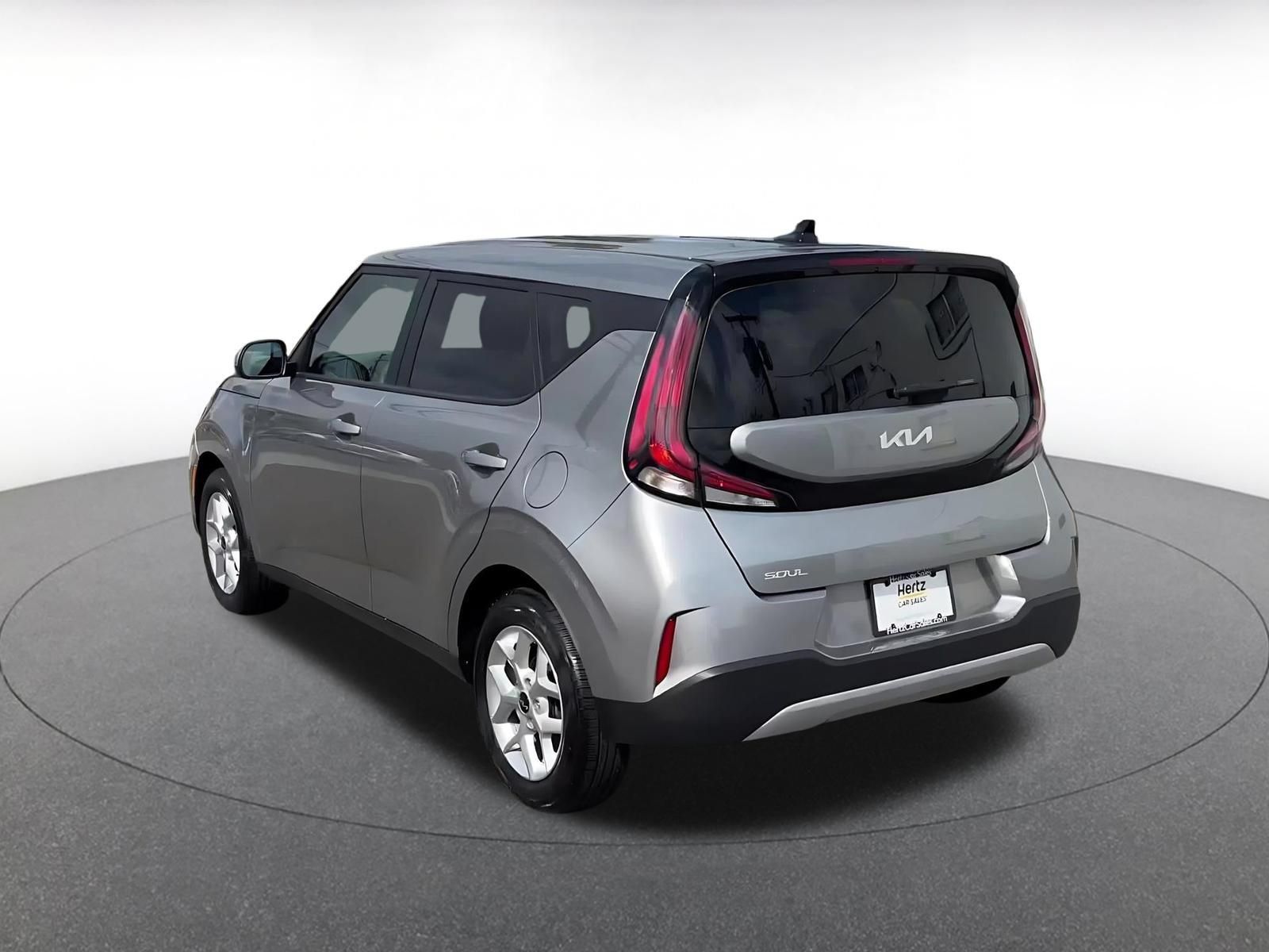 Used 2025 Kia Soul LX w/ LX Technology Package FWD image 10