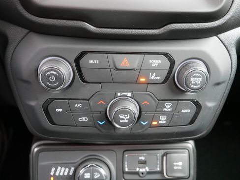 Used 2022 Jeep Renegade Latitude w/ Convenience Group image 23