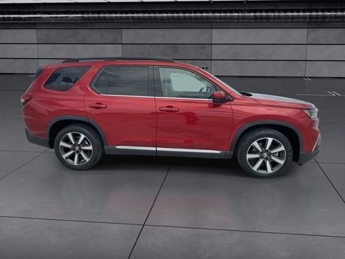 Used 2024 Honda Pilot Touring image 9