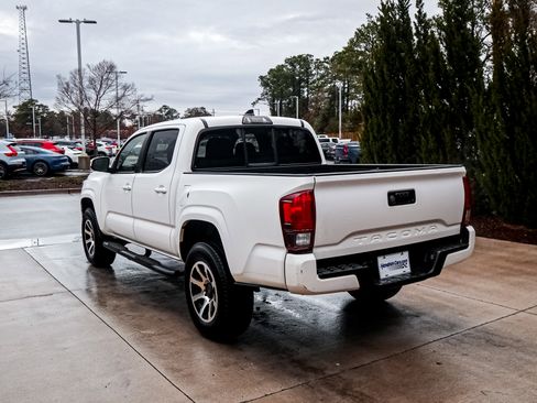 Used 2019 Toyota Tacoma SR w/ SR Convenience Package image 9