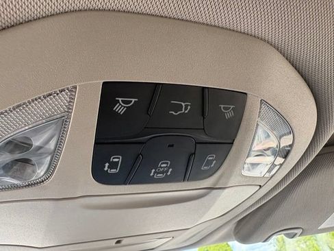 Used 2023 Chrysler Pacifica Touring-L FWD image 38