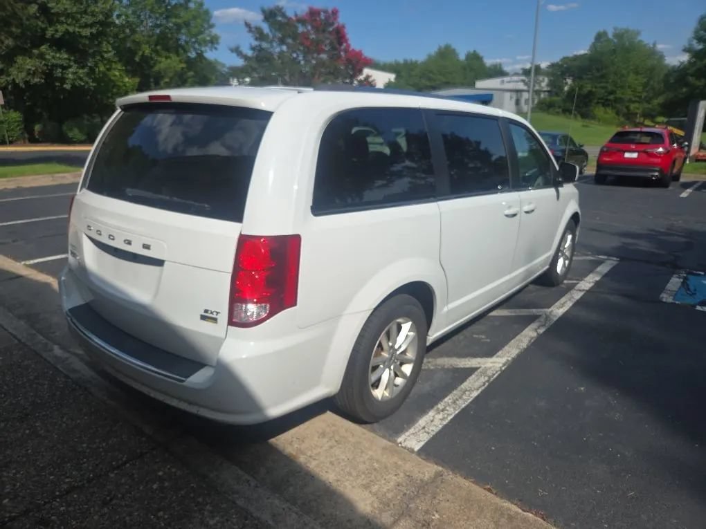 Used 2019 Dodge Grand Caravan SXT FWD image 3