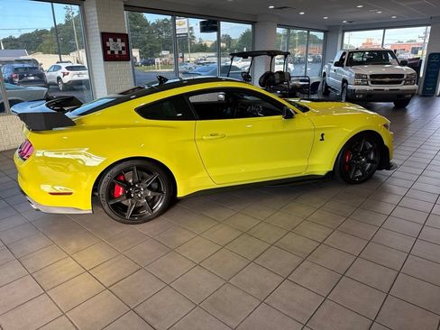 Used 2021 Ford Mustang Shelby GT500 w/ Carbon Fiber Track Pack RWD image 7