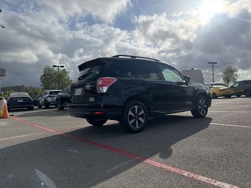 Used 2018 Subaru Forester 2.5i Premium AWD/4WD image 5