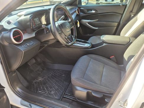 Used 2024 Chevrolet Trax RS w/ Driver Confidence Package FWD image 2