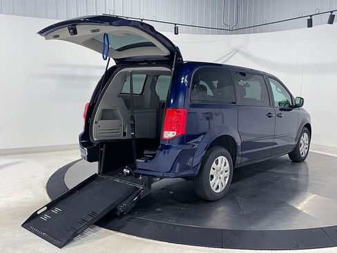 Used 2017 Dodge Grand Caravan SE w/ Power Window Group FWD image 11