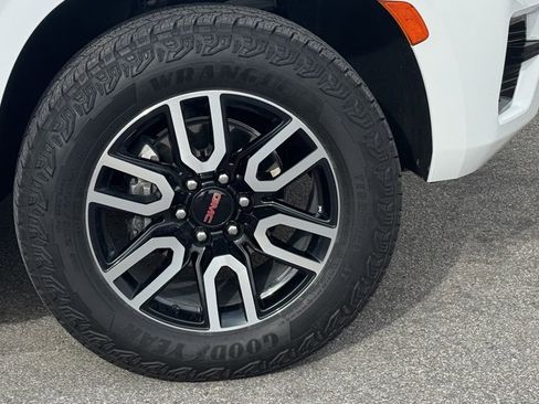 Used 2024 GMC Yukon AT4 w/ Max Trailering Package image 3