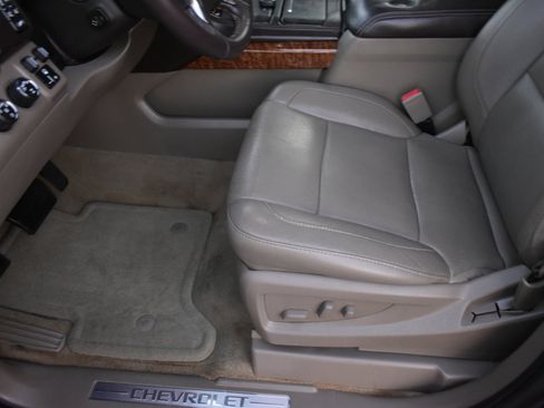 Used 2015 Chevrolet Suburban LTZ image 26