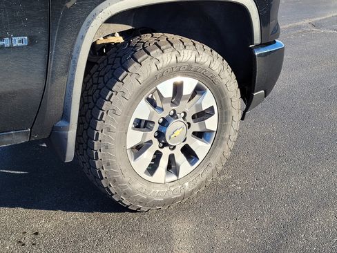 Used 2024 Chevrolet Silverado 2500 Custom w/ Custom Value Package image 11