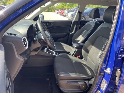 Used 2024 Hyundai Venue Limited FWD image 8
